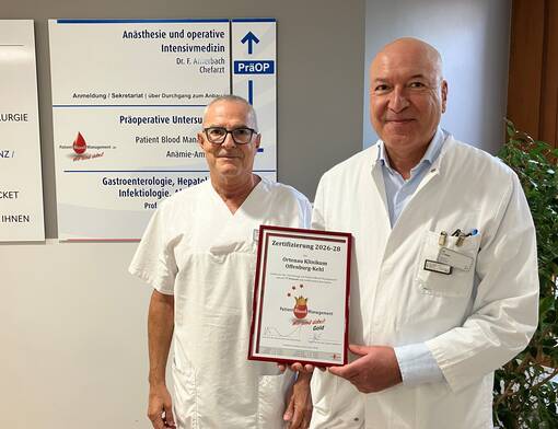 Freuen Sich &uuml;ber die Rezertifizierung des Patient Blood Management am Ortenau Klinikum Offenburg-Kehl: (v.l.) Chefarzt Dr. Friedrich Afflerbach und Oberarzt Dr. Josef Thoma.