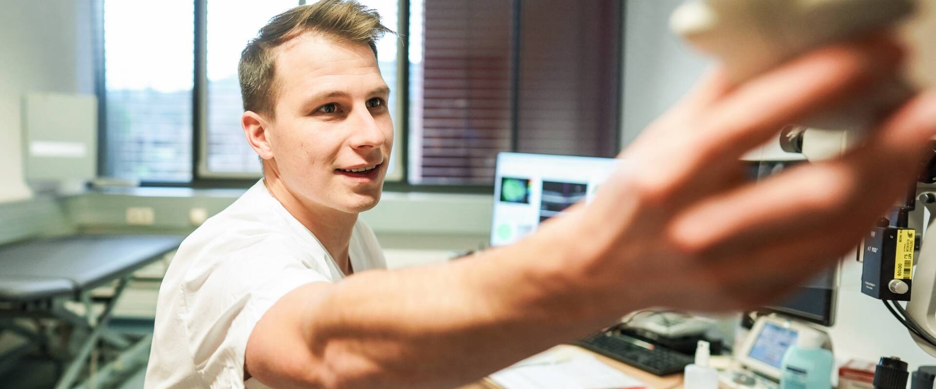 Medizinisches Personal am Computer