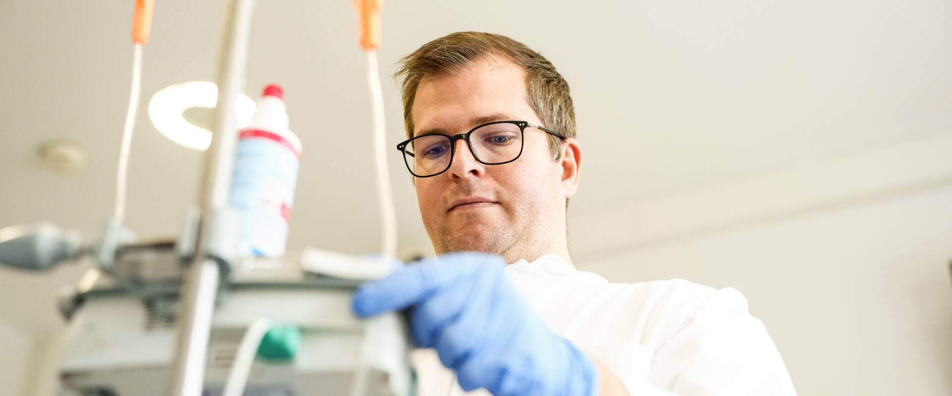 Arzt arbeitet im Labor
