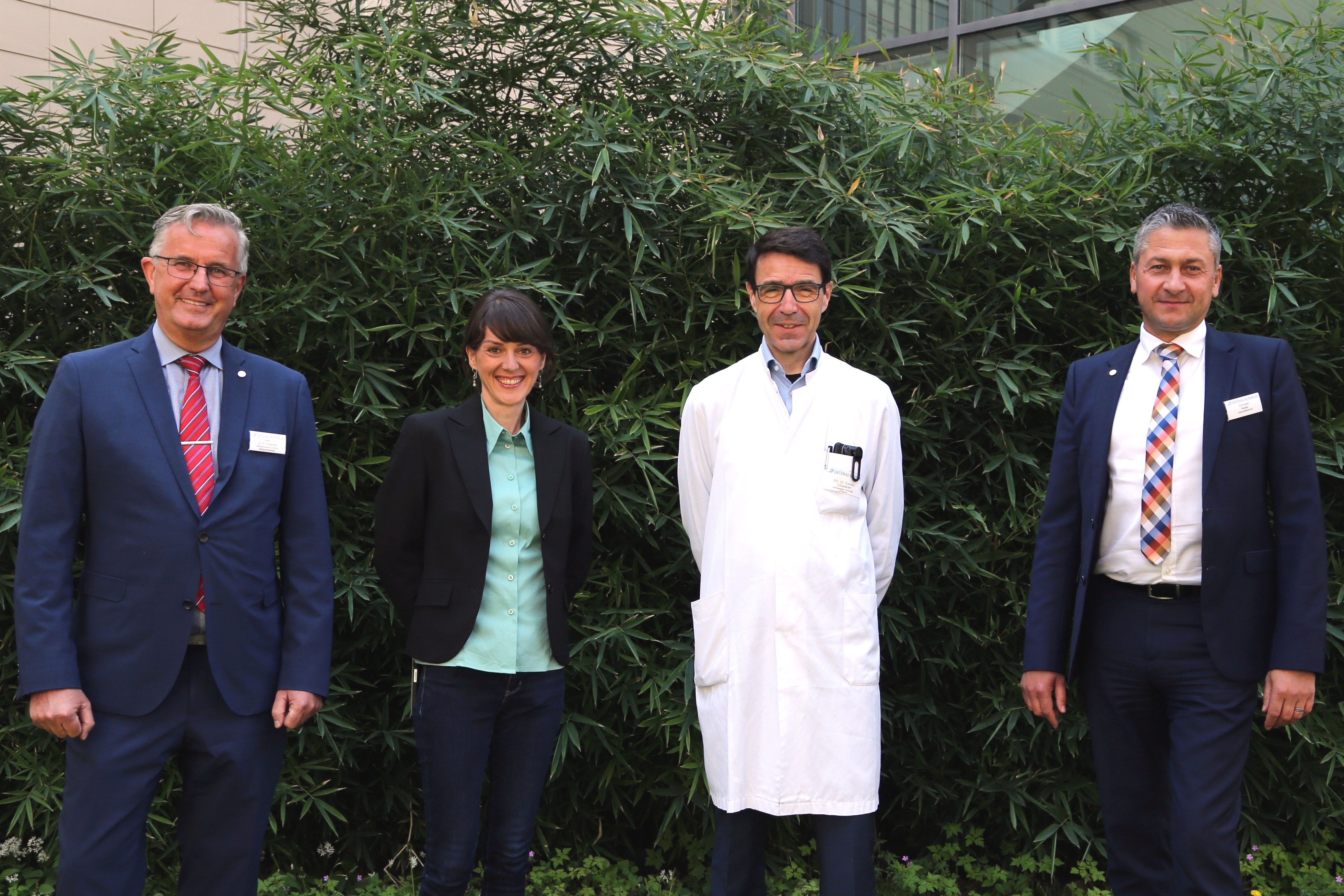 Dr. Peter Kraemer, Medizinischer Direktor Ortenau Klinikum, Janine Lebrecht, Leiterin der Krebsberatungsstelle, Chefarzt Privatdozent Dr. Carsten Schwänen und Ortenau Klinikum-Geschäftsführer Christian Keller