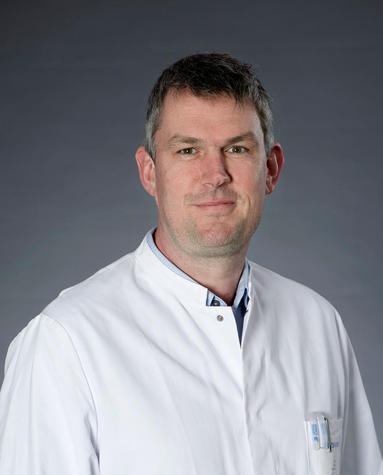 Portrait: Thomas Beckers - Facharzt für Chirurgie, Gefäßchirurgie, Viszeralchirurgie, Schwerpunkt spezielle Viszeralchirurgie, Endovaskulärer Chirurg DGG