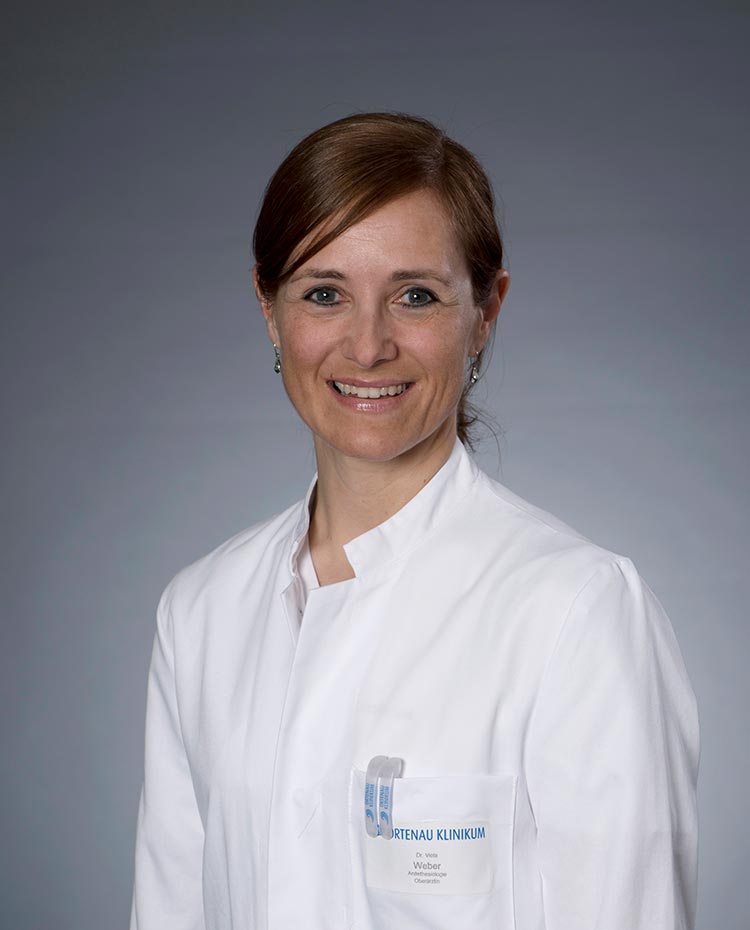 Portrait: Dr. med. Viola Weber - Fachärztin für Anästhesiologie und Operative Intensivmedizin, Spezielle Intensivmedizin sowie Antibiotic Stewardship Expertin (DGI)